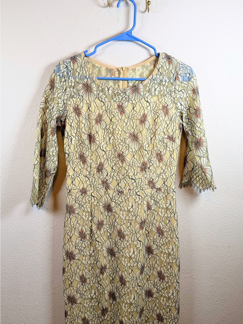 Hello Floral Lace 3/4 Sleeve Dress in Ivory/Gold w/ Black& Brown Floral. Size S